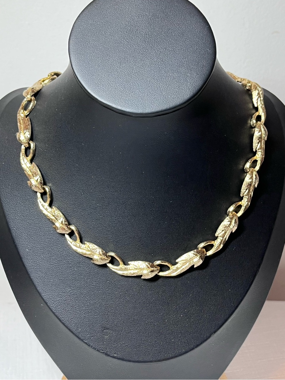 Monet Textured Gold Leaf-Link Necklace
Vintage